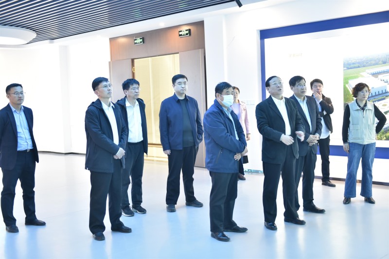 德州海關黨委書記、關長劉永華一行到公司調研，德州運河新區黨工委副書記、管委會常務副主任楊洪利陪同調研